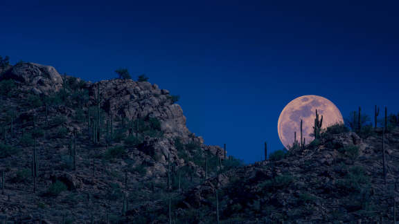 Una luna rosa sullArizona