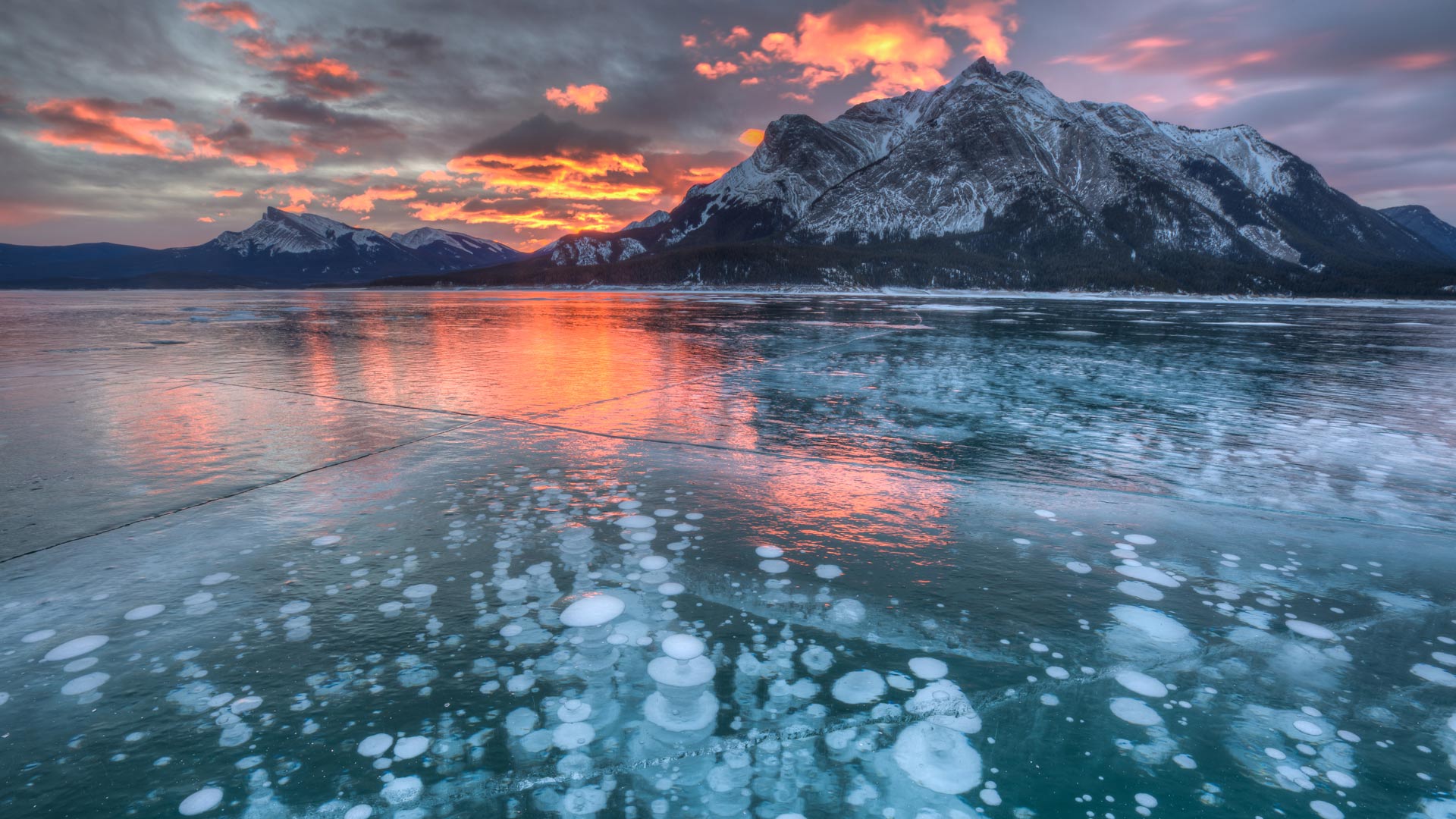 Bing HD Wallpaper Jan 10, 2025: Abraham Lake, Alberta, Canada - Bing ...