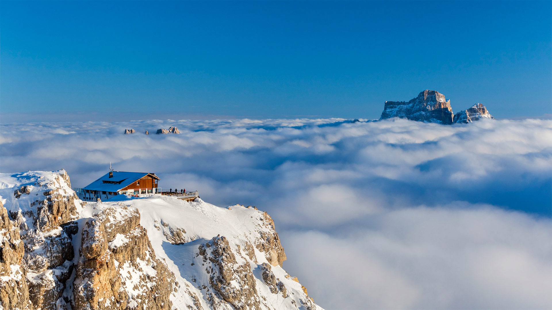 Bing image: Après-ski in the Dolomites - Bing Wallpaper ...