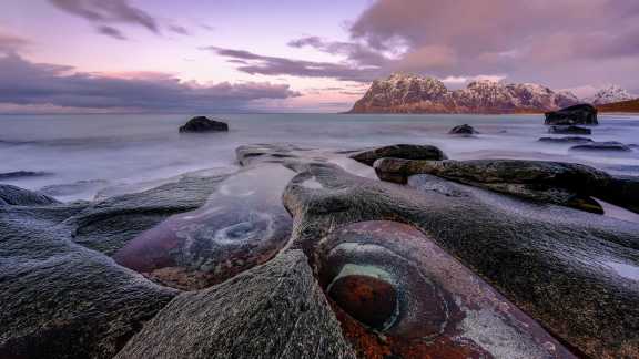 &ldquo;Ojo del Drag&oacute;n&rdquo;, playa de Uttakleiv, Noruega