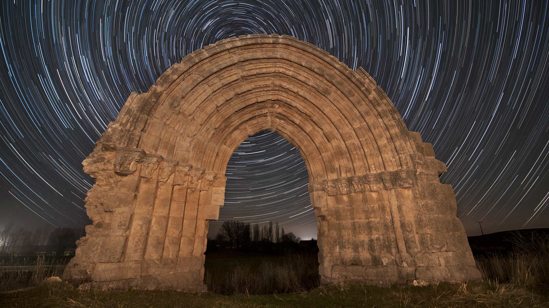 Arco de San Miguel de Mazarreros, Sasamón, Burgos, España