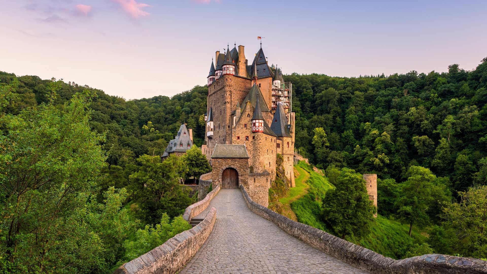 Bing image: Eltz Castle, Germany - Bing Wallpaper Gallery