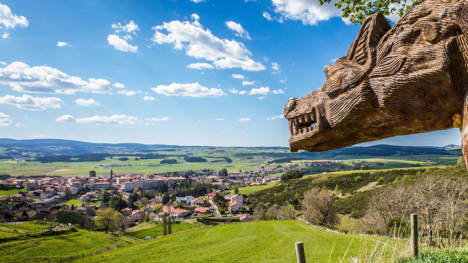 La bête veille sur la vallée