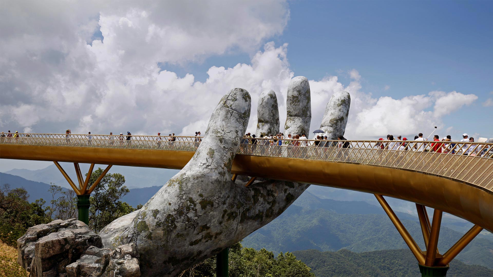 Vietnam’s new bridge deserves a big hand