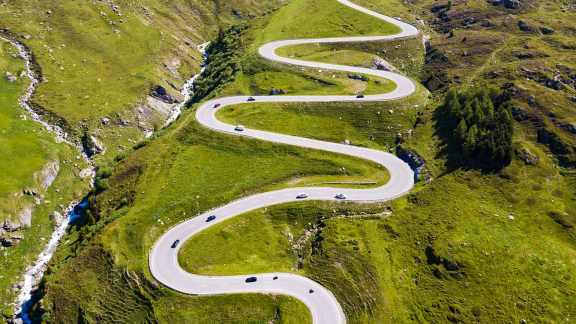 Serpentinenstra&szlig;e am Julierpass, Schweiz