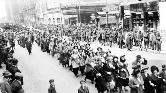 Labor Day parade in 1915 Chicago