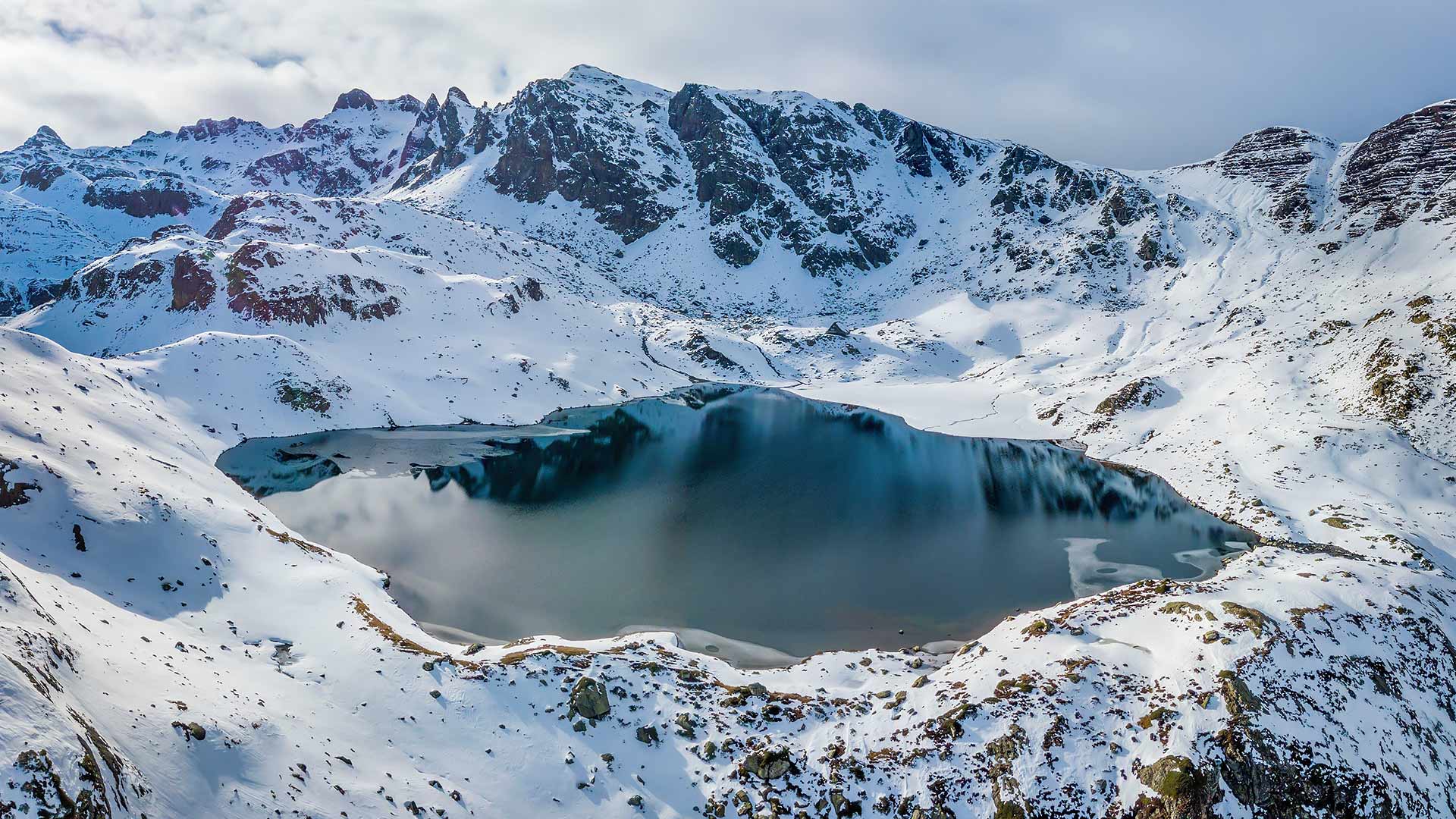 Le Lac Gentau enneig&eacute;, Pyr&eacute;n&eacute;es Atlantiques