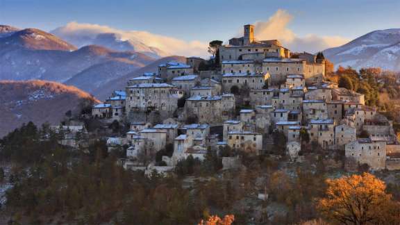 La storia vi attende in cima alla collina