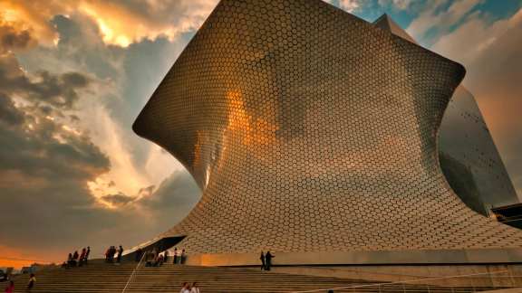 La luce del sole trasforma largento in oro