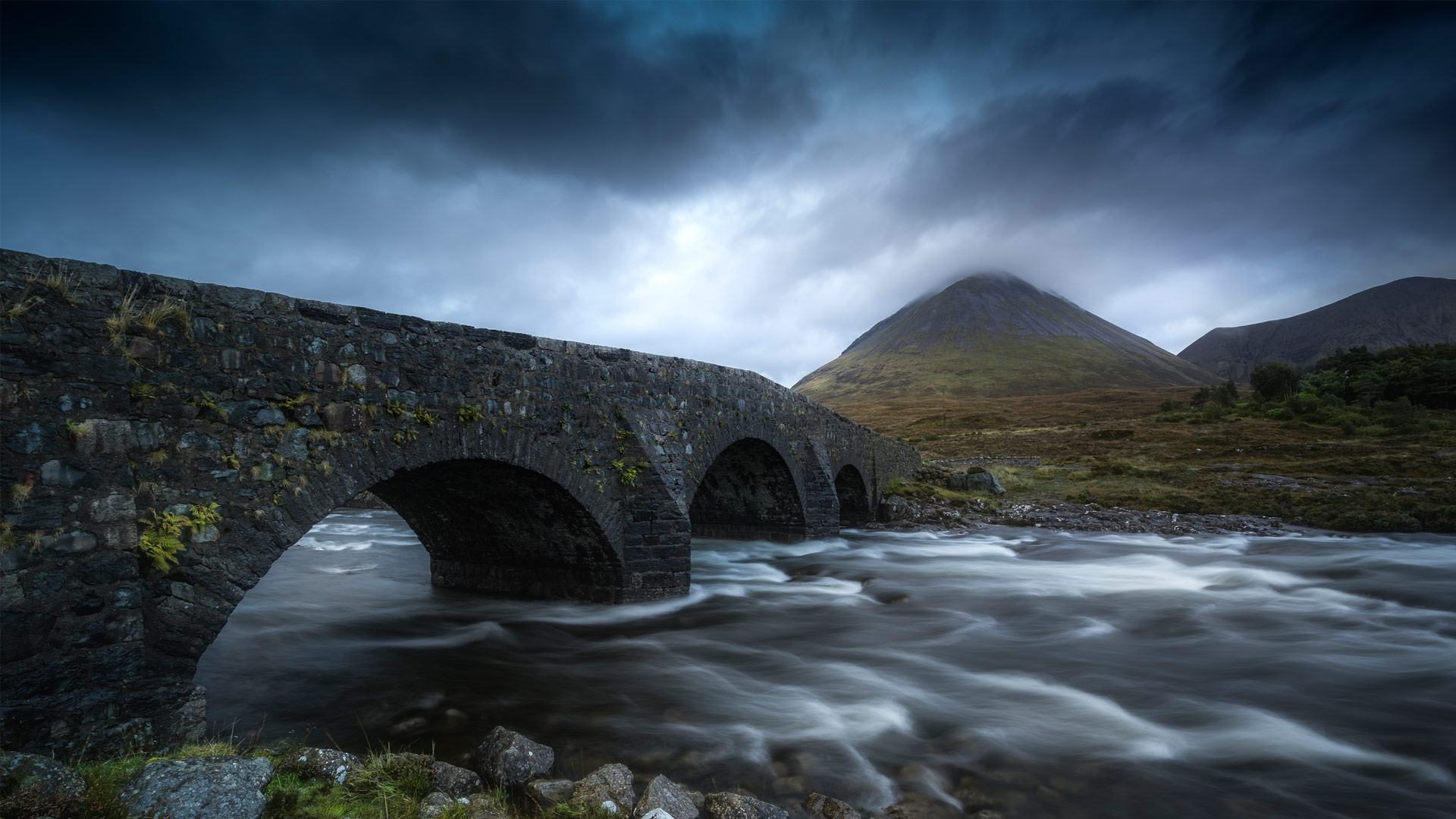 Puente viejo de Sligachan, Isla de Skye, Escocia