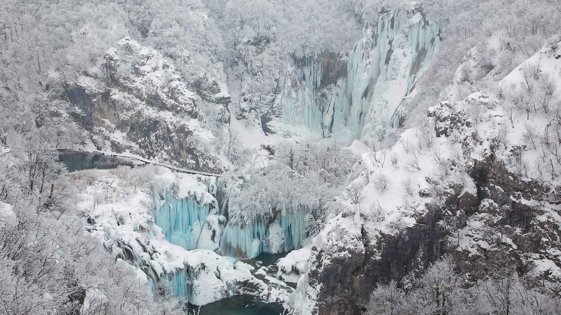 Cachoeiras transformadas em gelo