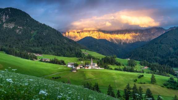 Pueblo de Santa Maddalena, Dolomitas, Italia