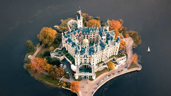 Schwerin Castle on Lake Schwerin, Germany