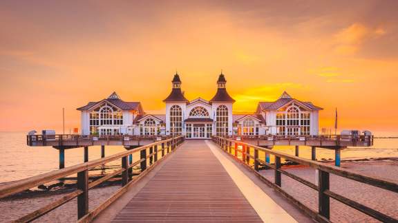 Sonnenaufgang an der Seebr&uuml;cke Sellin, R&uuml;gen