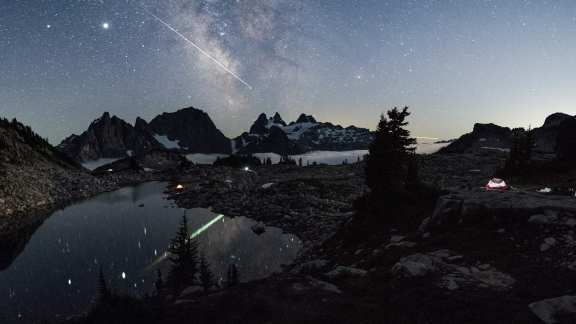 星降る夜の水鏡