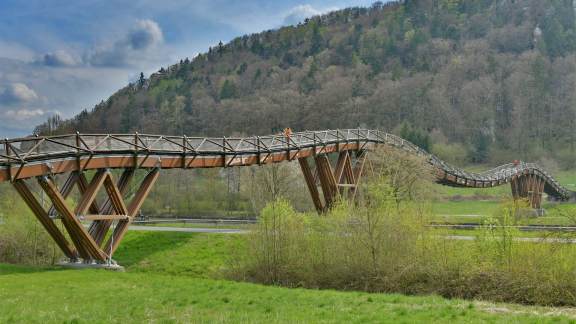 Halb Brücke - Halb Tatzelwurm