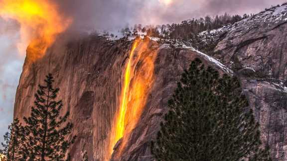 Cascada de fuego en Horsetail Fall, Parque Nacional de Yosemite, California, EE.