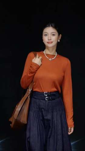 The Japanese model walked the runway, exuding elegance and beauty. short MP4 video