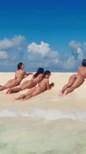 Beautiful sea, sexy bikini girls short MP4 video