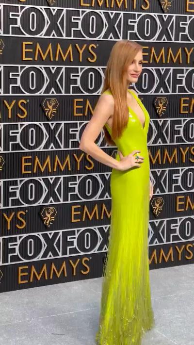 Jessica Chastain elegant and sexy green dress