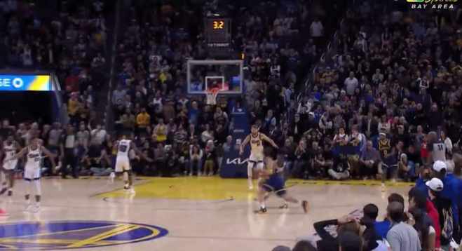 Klay Thompson makes the buzzer beating shot short MP4 video