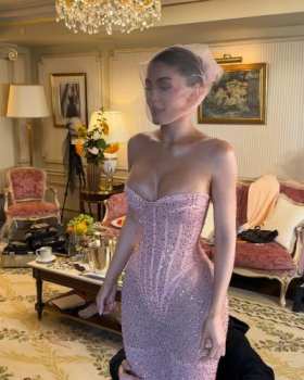 Kylie Jenner's Paris Fashion Week Looks short MP4 video
