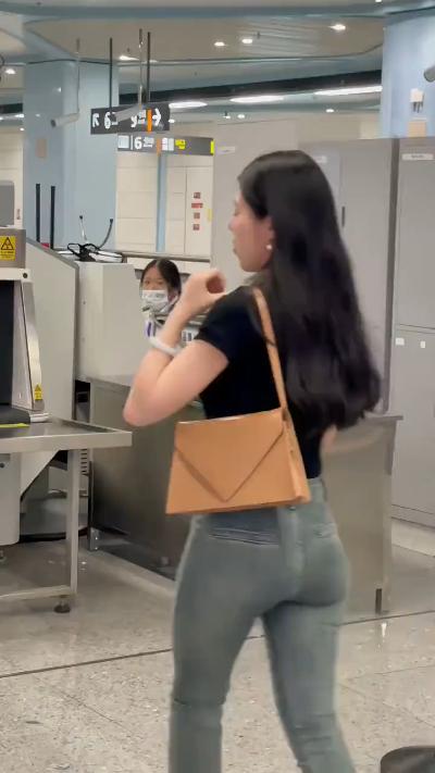 Can't resist a girl in jeans
