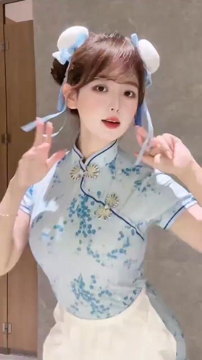 Chun-Li cosplay GIF