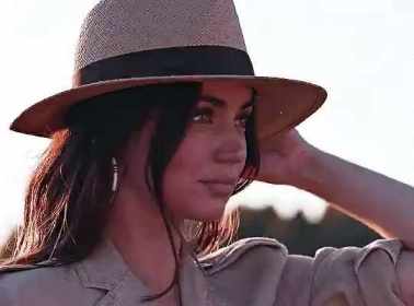 Ana de Armas, formal hat short MP4 video