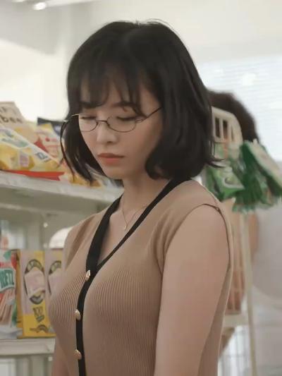 A short-haired Japanese actress wearing glasses