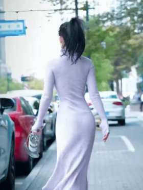 The tight dress wrapped the charming body curves short MP4 video