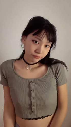 What kind of dance is this, June Liu, sticking out her tongue and grabbing her breasts short MP4 video