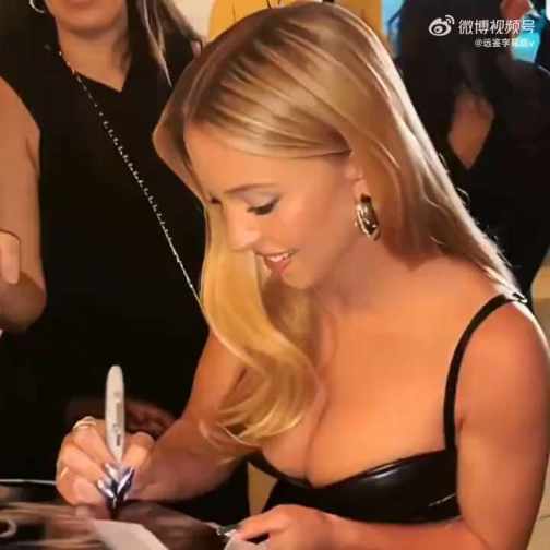 Sydney Sweeney signing autographs for fans short MP4 video