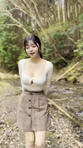 Cute and plump East Asian girl short MP4 video