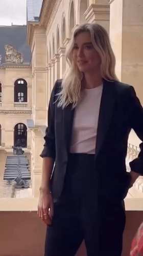 Vanessa Kirby smiles for photos short MP4 video