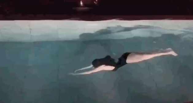 Supermodel swimming short MP4 video