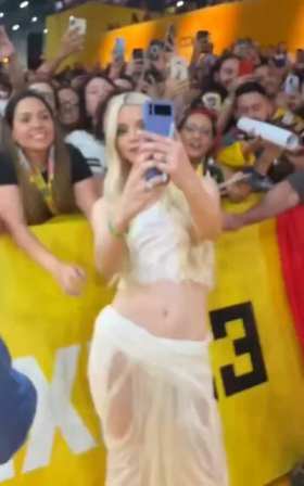 Anya Taylor Joy takes photos with fans at Brazilian Comic Con short MP4 video