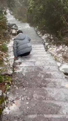 Don’t climb mountains in winter short MP4 video