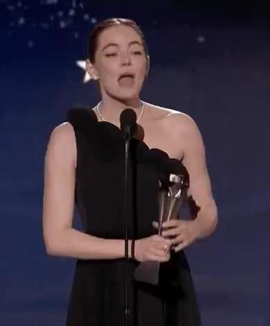 Emma Stone have an acceptance speech with a humorous and cute expression GIF