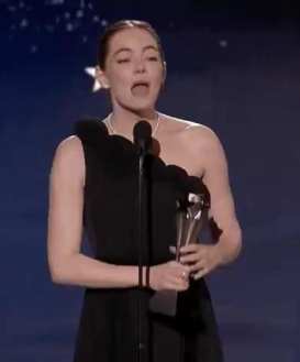 Emma Stone have an acceptance speech with a humorous and cute expression short MP4 video