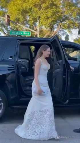 Fans shout mom to Elizabeth Olsen short MP4 video