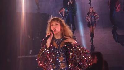 How to make eye contact with Swift during a concert