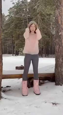 ass on snow short MP4 video
