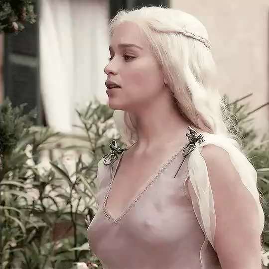 Emilia Clarke in the 2011 American TV series "Game of Thrones"​​​