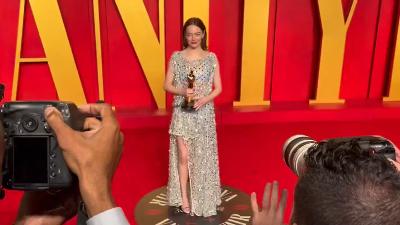 Oscar party, Emma Stone holds the statuette