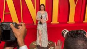 Oscar party, Emma Stone holds the statuette short MP4 video