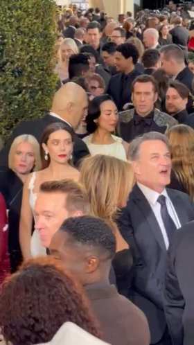 2024 Golden Globe Awards stars line up to wait for admission​ short MP4 video