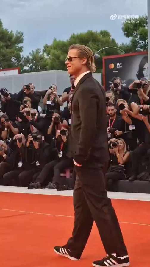 Brad Pitt walks the red carpet short MP4 video