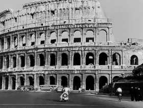 Cycling past the cathedral, Roman Holiday short MP4 video