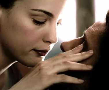 Liv Tyler kisses Viggo Mortensen, The Lord of the Rings: The Two Towers short MP4 video